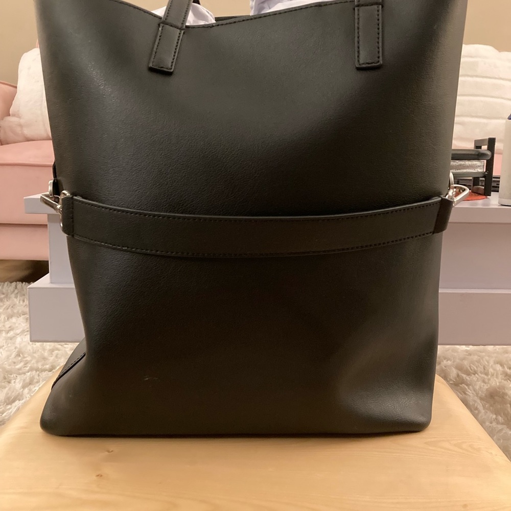 Away Longitude Tote with Box and Duster. Like new condition.